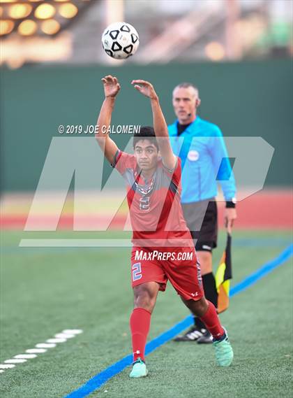 Thumbnail 3 in Lee [Robert E.] vs Lake Travis (UIL 6A Regional Quarterfinals) photogallery.