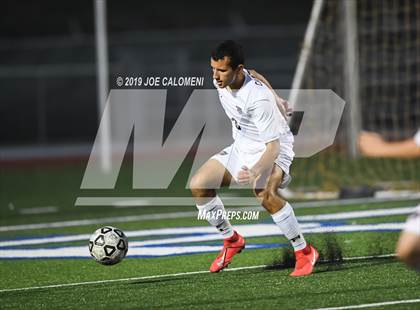Thumbnail 1 in Lee [Robert E.] vs Lake Travis (UIL 6A Regional Quarterfinals) photogallery.