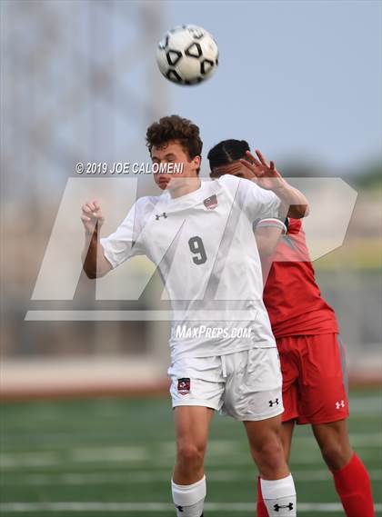 Thumbnail 3 in Lee [Robert E.] vs Lake Travis (UIL 6A Regional Quarterfinals) photogallery.
