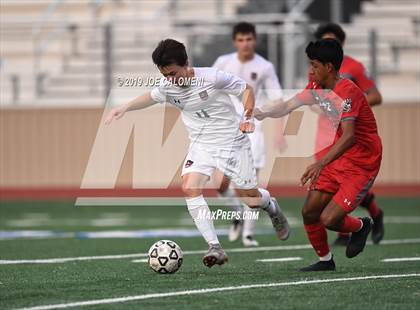 Thumbnail 3 in Lee [Robert E.] vs Lake Travis (UIL 6A Regional Quarterfinals) photogallery.