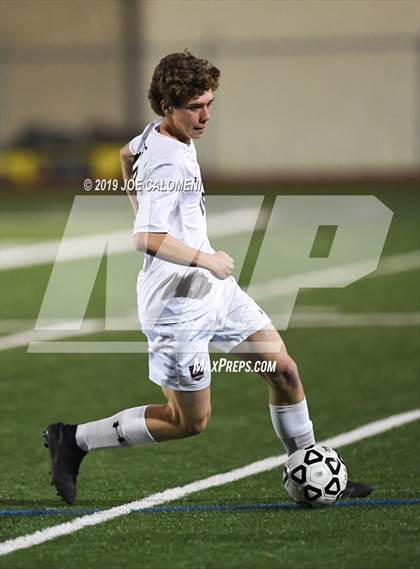 Thumbnail 1 in Lee [Robert E.] vs Lake Travis (UIL 6A Regional Quarterfinals) photogallery.