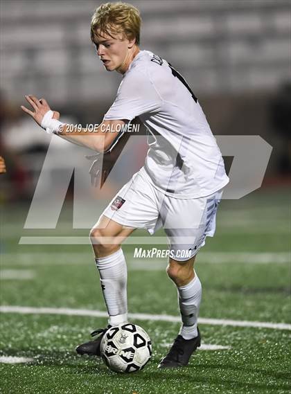 Thumbnail 2 in Lee [Robert E.] vs Lake Travis (UIL 6A Regional Quarterfinals) photogallery.