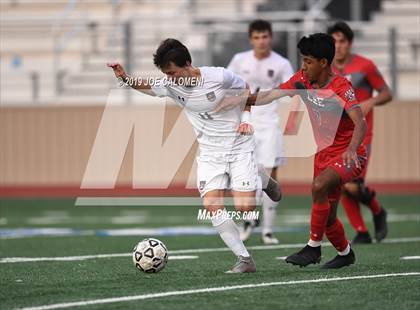 Thumbnail 1 in Lee [Robert E.] vs Lake Travis (UIL 6A Regional Quarterfinals) photogallery.