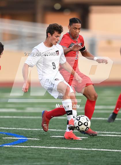 Thumbnail 1 in Lee [Robert E.] vs Lake Travis (UIL 6A Regional Quarterfinals) photogallery.