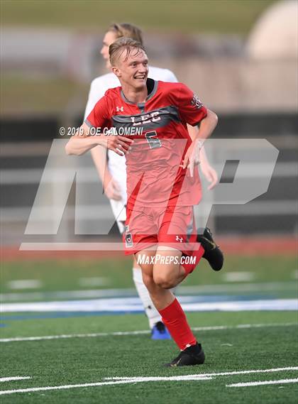 Thumbnail 1 in Lee [Robert E.] vs Lake Travis (UIL 6A Regional Quarterfinals) photogallery.