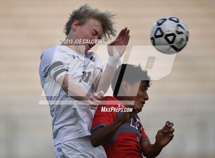Thumbnail 1 in Lee [Robert E.] vs Lake Travis (UIL 6A Regional Quarterfinals) photogallery.