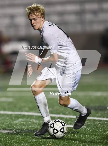 Thumbnail 3 in Lee [Robert E.] vs Lake Travis (UIL 6A Regional Quarterfinals) photogallery.