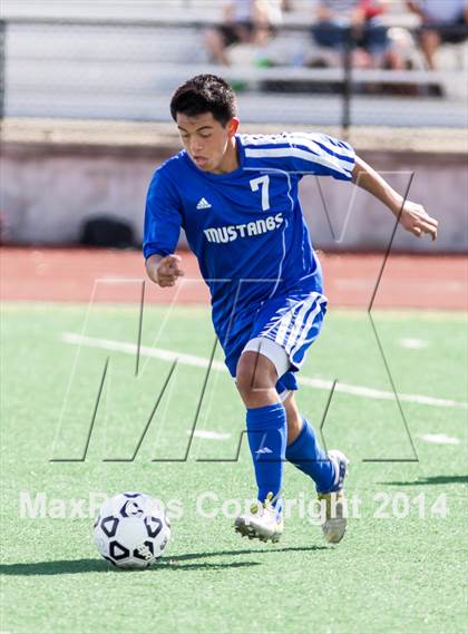 Thumbnail 3 in Serra vs. Gilroy (CIF CCS D2 Final) photogallery.