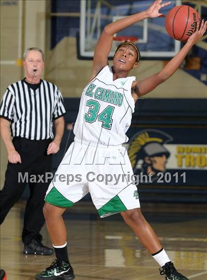 Thumbnail 3 in Bella Vista vs. El Camino (Trojan Toss-Up) photogallery.