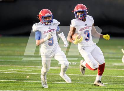 Thumbnail 2 in Jeannette vs. Homer-Center (PIAA Class A Final) photogallery.