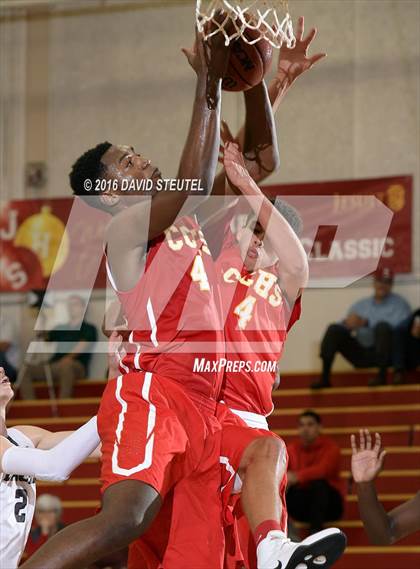 Thumbnail 2 in Cathedral Catholic vs. Staint Francis (Fr. Barry Christmas Classic) photogallery.