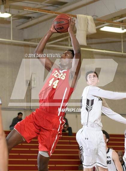 Thumbnail 2 in Cathedral Catholic vs. Staint Francis (Fr. Barry Christmas Classic) photogallery.