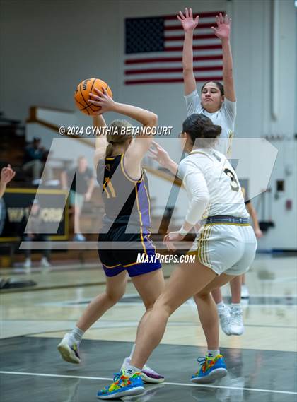 Thumbnail 1 in Arapahoe vs Boulder photogallery.
