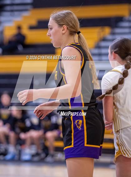 Thumbnail 2 in Arapahoe vs Boulder photogallery.