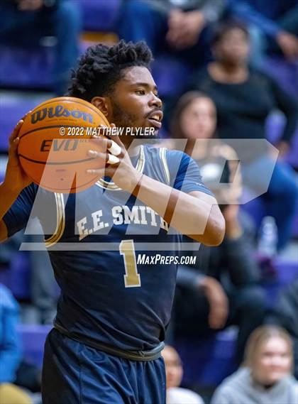 Thumbnail 3 in New Life Christian Academy vs. E.E. Smith (Cumberland County Holiday Classic) photogallery.