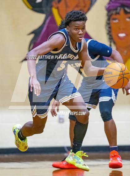 Thumbnail 2 in New Life Christian Academy vs. E.E. Smith (Cumberland County Holiday Classic) photogallery.