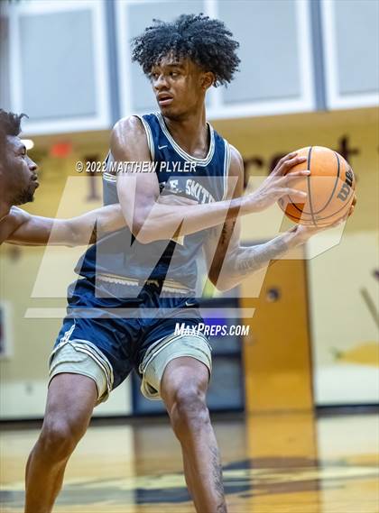 Thumbnail 2 in New Life Christian Academy vs. E.E. Smith (Cumberland County Holiday Classic) photogallery.