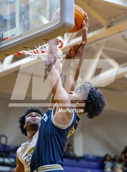 Thumbnail 1 in New Life Christian Academy vs. E.E. Smith (Cumberland County Holiday Classic) photogallery.