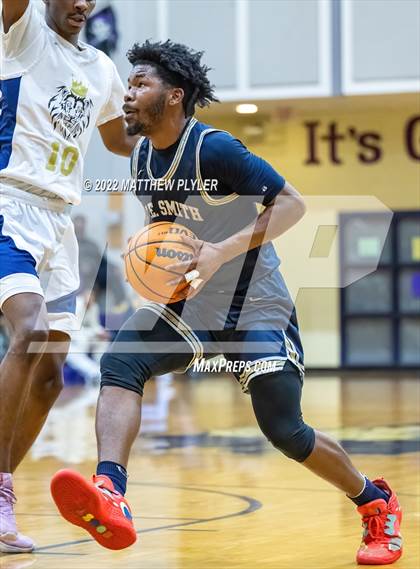 Thumbnail 3 in New Life Christian Academy vs. E.E. Smith (Cumberland County Holiday Classic) photogallery.