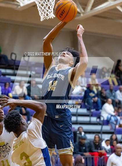 Thumbnail 3 in New Life Christian Academy vs. E.E. Smith (Cumberland County Holiday Classic) photogallery.