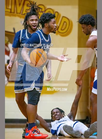 Thumbnail 3 in New Life Christian Academy vs. E.E. Smith (Cumberland County Holiday Classic) photogallery.