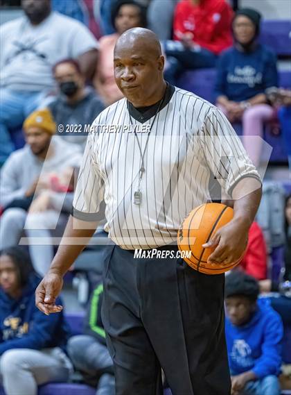 Thumbnail 2 in New Life Christian Academy vs. E.E. Smith (Cumberland County Holiday Classic) photogallery.