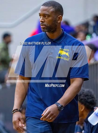 Thumbnail 3 in New Life Christian Academy vs. E.E. Smith (Cumberland County Holiday Classic) photogallery.