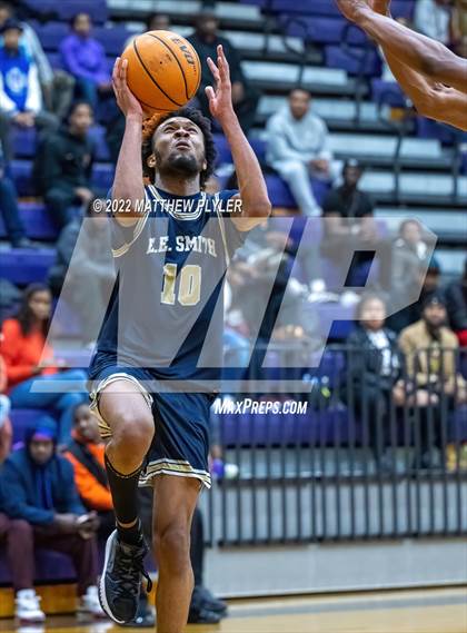 Thumbnail 2 in New Life Christian Academy vs. E.E. Smith (Cumberland County Holiday Classic) photogallery.