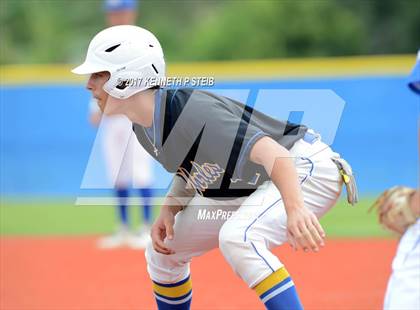 Thumbnail 3 in St. Charles Catholic @ Sacred Heart (LHSAA 2A Regional Playoff) photogallery.