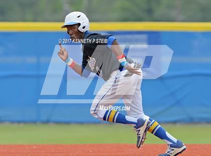 Thumbnail 2 in St. Charles Catholic @ Sacred Heart (LHSAA 2A Regional Playoff) photogallery.