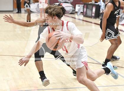 Thumbnail 3 in Mount Si vs. Mayfair (Rancho Mirage Holiday Invitational) photogallery.