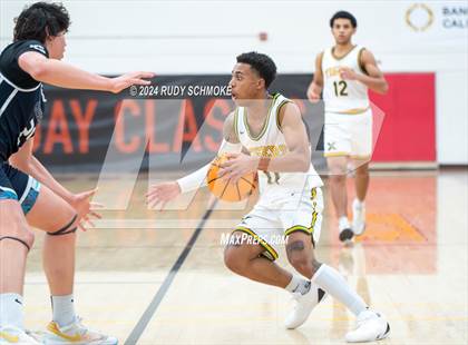 Thumbnail 1 in Eastside Catholic vs. St. Xavier (Torrey Pines Holiday Classic) photogallery.