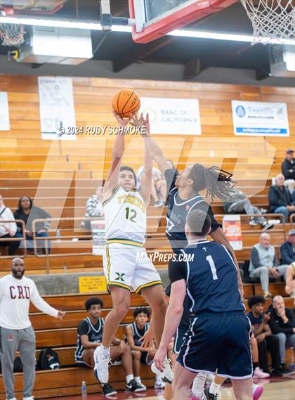 Thumbnail 1 in Eastside Catholic vs. St. Xavier (Torrey Pines Holiday Classic) photogallery.