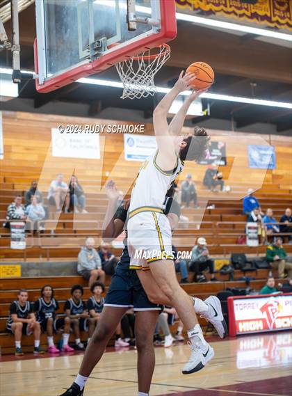 Thumbnail 3 in Eastside Catholic vs. St. Xavier (Torrey Pines Holiday Classic) photogallery.