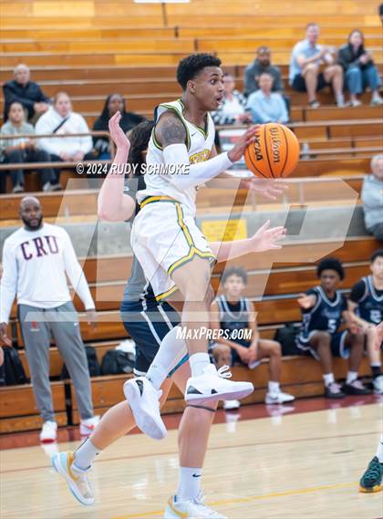 Thumbnail 2 in Eastside Catholic vs. St. Xavier (Torrey Pines Holiday Classic) photogallery.