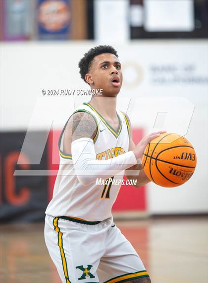 Thumbnail 1 in Eastside Catholic vs. St. Xavier (Torrey Pines Holiday Classic) photogallery.