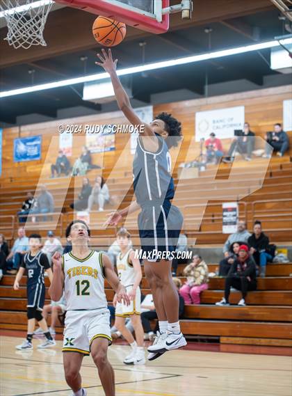 Thumbnail 3 in Eastside Catholic vs. St. Xavier (Torrey Pines Holiday Classic) photogallery.