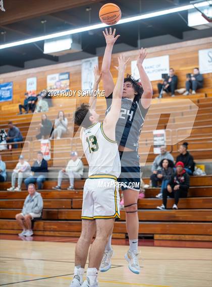 Thumbnail 1 in Eastside Catholic vs. St. Xavier (Torrey Pines Holiday Classic) photogallery.