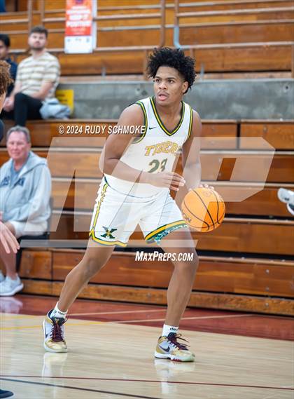 Thumbnail 1 in Eastside Catholic vs. St. Xavier (Torrey Pines Holiday Classic) photogallery.