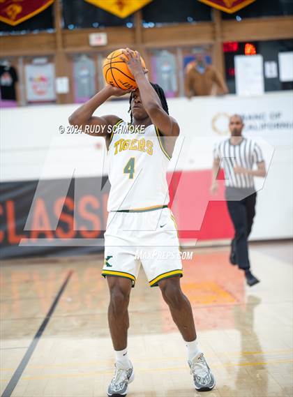 Thumbnail 3 in Eastside Catholic vs. St. Xavier (Torrey Pines Holiday Classic) photogallery.