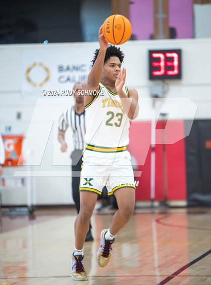 Thumbnail 2 in Eastside Catholic vs. St. Xavier (Torrey Pines Holiday Classic) photogallery.