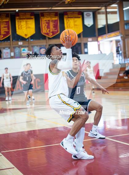 Thumbnail 1 in Eastside Catholic vs. St. Xavier (Torrey Pines Holiday Classic) photogallery.
