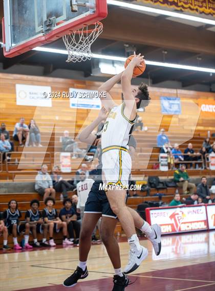 Thumbnail 2 in Eastside Catholic vs. St. Xavier (Torrey Pines Holiday Classic) photogallery.