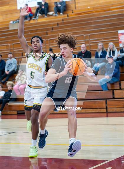 Thumbnail 2 in Eastside Catholic vs. St. Xavier (Torrey Pines Holiday Classic) photogallery.