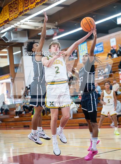 Thumbnail 3 in Eastside Catholic vs. St. Xavier (Torrey Pines Holiday Classic) photogallery.