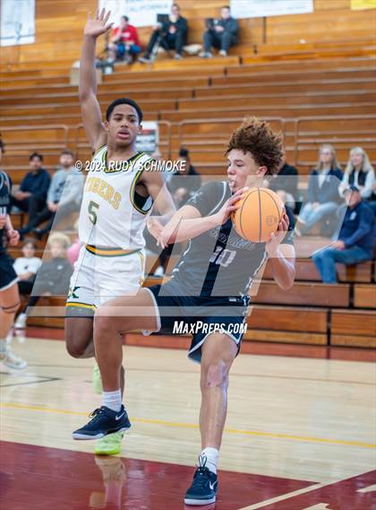 Thumbnail 3 in Eastside Catholic vs. St. Xavier (Torrey Pines Holiday Classic) photogallery.