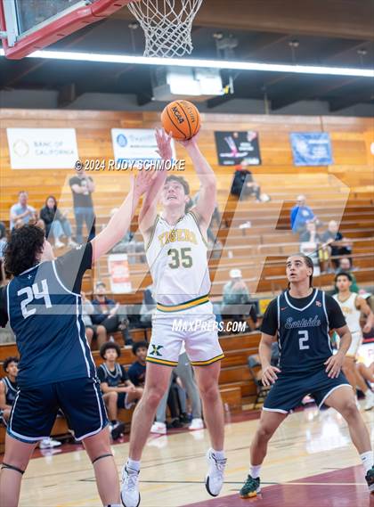 Thumbnail 3 in Eastside Catholic vs. St. Xavier (Torrey Pines Holiday Classic) photogallery.
