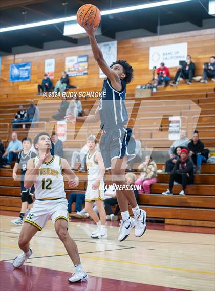Thumbnail 2 in Eastside Catholic vs. St. Xavier (Torrey Pines Holiday Classic) photogallery.