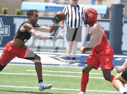 Thumbnail 3 in Mater Dei vs. Centennial  (Brave 8 Invitational) photogallery.