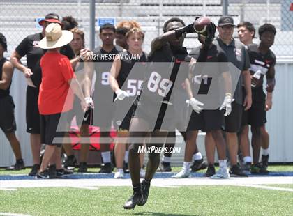 Thumbnail 3 in Mater Dei vs. Centennial  (Brave 8 Invitational) photogallery.